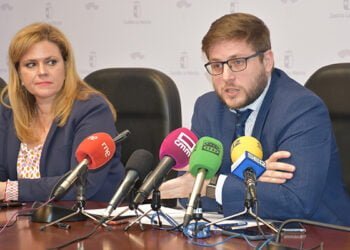 El Gobierno regional reafirma su compromiso de implantar el transporte sensible a la demanda el próximo otoño en la Serranía Baja de Cuenca