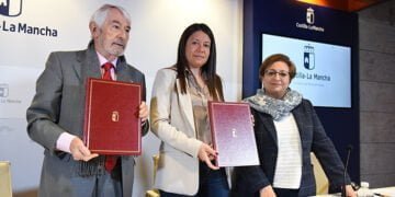 El Gobierno regional renueva por octavo año el convenio con Cruz Roja para luchar contra la pobreza energética con medio millón de euros