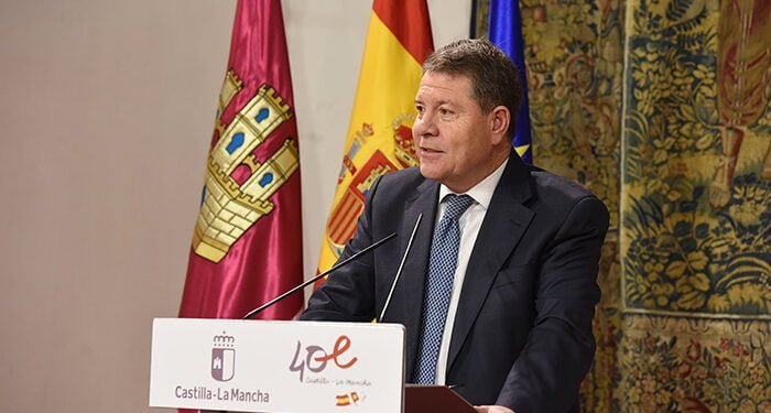 El presidente de Castilla-La Mancha blinda, "por si vienen mal dadas", las condiciones laborales pactadas del personal funcionario docente no universitario 1 El presidente de Castilla-La Mancha blinda las condiciones laborales pactadas del personal funcionario docente no universitario