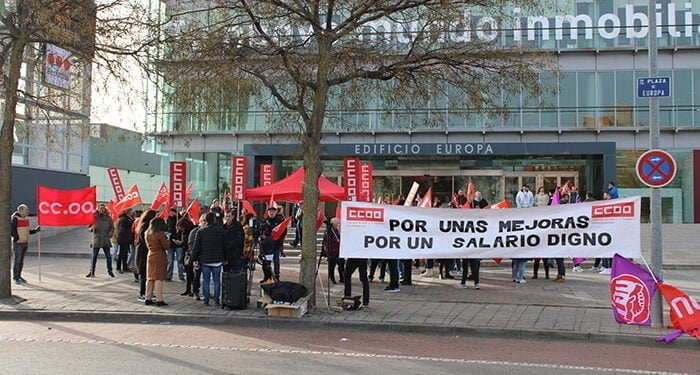 “Golpe en la mesa” de la plantilla de Jazzplat, que cierra con un seguimiento masivo su primer ciclo de huelgas 1 “Golpe en la mesa” de la plantilla de Jazzplat, que cierra con un seguimiento masivo su primer ciclo de huelgas