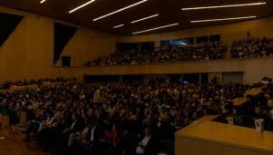 Guadalajara se vuelca con el preestreno de ‘Momias’, con Pedro Solís, en un abarrotado Teatro Buero Vallejo