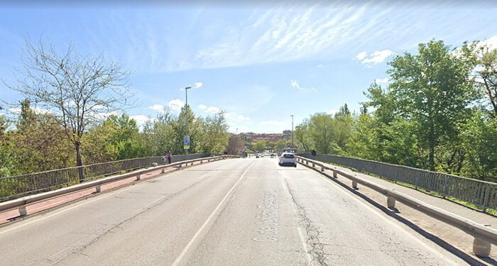 Hasta el próximo 3 de marzo, el tráfico en el puente sobre el río Henares de la calle Julián Besteiro quedará reducido a un carril, dirección avenida del Ejército 1 Hasta el próximo 3 de marzo, el tráfico en el puente sobre el río Henares de la calle Julián Besteiro quedará reducido a un carril, dirección avenida del Ejército
