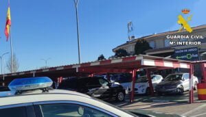 La Guardia Civil de Cuenca detiene a tres personas por sendos robos en vehículos en dos áreas de servicio de la A-3