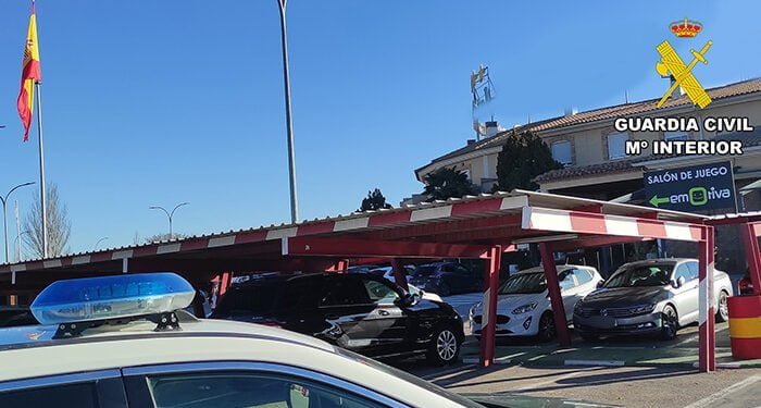 La Guardia Civil de Cuenca detiene a tres personas por sendos robos en vehículos en dos áreas de servicio de la A-3