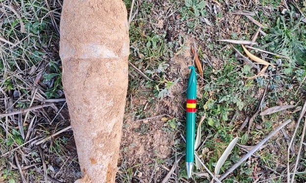 La Guardia Civil desactiva un proyectil de la Guerra Civil localizado por un agricultor en Hita 1 La Guardia Civil desactiva un proyectil de la Guerra Civil localizado por un agricultor en Hita