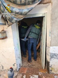 La Guardia Civil detiene a dos personas como supuestos autores de varios robos y hurtos en vehículos en Las Pedroñeras