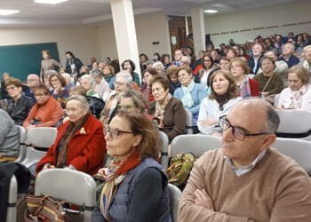 La segunda edición de Los Libros Viajan por la Provincia comienza con un “llenazo” de Carmen Posadas en Villares del Saz