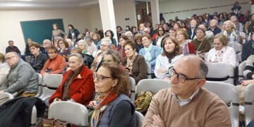 La segunda edición de Los Libros Viajan por la Provincia comienza con un “llenazo” de Carmen Posadas en Villares del Saz