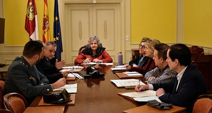La subdelegada del Gobierno en Cuenca preside la reunión del Grupo Provincial de Trabajo para la colaboración entre la Inspección de Trabajo y las Fuerzas y Cuerpos de Seguridad del Estado 1 La subdelegada del Gobierno en Cuenca preside la reunión del Grupo Provincial de Trabajo para la colaboración entre la Inspección de Trabajo y las Fuerzas y Cuerpos de Seguridad del Estado