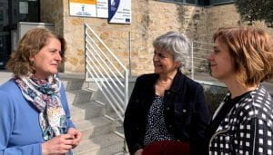 La subdelegada del Gobierno en Cuenca visita a la nueva directora de la biblioteca pública del Estado ‘Fermín Caballero’ de Cuenca