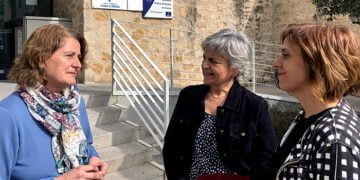 La subdelegada del Gobierno en Cuenca visita a la nueva directora de la biblioteca pública del Estado ‘Fermín Caballero’ de Cuenca