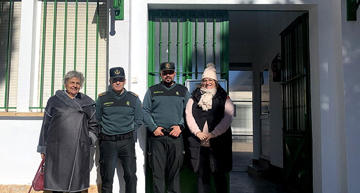 La subdelegada del Gobierno en Cuenca visita los puestos de la Guardia Civil de Belmonte y Talayuelas