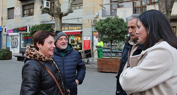 Los vecinos del centro de la ciudad reclaman a Beatriz Jiménez más limpieza y mayor presencia policial