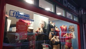 Más de treinta establecimientos de la Asociación del Comercio de Cuenca se suman a la campaña por San Valentín