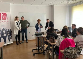 Más de veinte personas asisten en San Clemente a la jornada de AMEP sobre la ayudas a empresas en el mundo rural