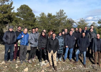 Miembros de la empresa Toroverde y responsables políticos de Cuenca visitan los terrenos donde irá el parque de turismo activo