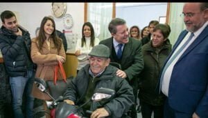 Page coloca la primera piedra de la residencia para personas mayores en Quintanar del Rey