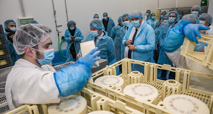 Page reconoce en el éxito del queso manchego parte de la identidad de Castilla-La Mancha, “una tierra con los pies en el suelo” 1 Page reconoce en el éxito del queso manchego parte de la identidad de Castilla-La Mancha, “una tierra con los pies en el suelo”