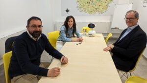 Parkinson Cuenca y la Agrupación de Hosteleria intensifican su colaboración