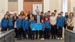 Rojo felicita a las niñas y niños del colegio Maristas por su trabajo y acciones en defensa de los Derechos de la Infancia