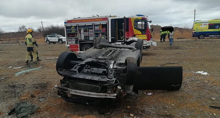 Trasladada al hospital de Cuenca una persona tras volcar su vehículo en Pozorrubielos de la Mancha