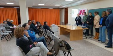 Una quincena de personas asiste a la jornada sobre medidas de apoyo a empresas en el mundo rural en Villares del Saz