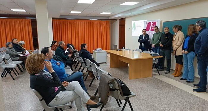 Una quincena de personas asiste a la jornada sobre medidas de apoyo a empresas en el mundo rural en Villares del Saz 1 Una quincena de personas asiste a la jornada sobre medidas de apoyo a empresas en el mundo rural en Villares del Saz