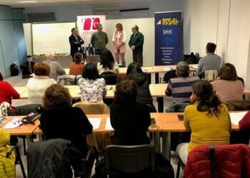 Unas veinticinco personas se informan en El Provencio sobre medidas de apoyo a empresas en el mundo rural