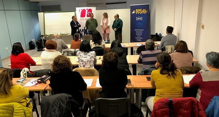 Unas veinticinco personas se informan en El Provencio sobre medidas de apoyo a empresas en el mundo rural