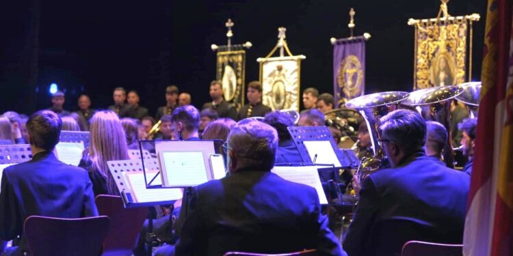 La ciudad se vuelca con la presentación de ‘Guadalajara cofrade’, la nueva marcha de la Semana Santa de Guadalajara