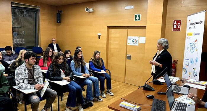 Alumnos de Bachillerato conocen la Subdelegación del Gobierno en Cuenca en la semana de la ‘Administración Abierta’