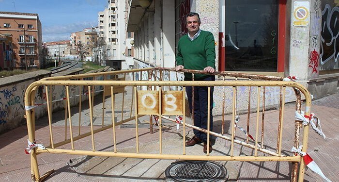 Álvaro Barambio: “Cada vez que abramos el grifo del agua pagaremos un 25% más por depurar gracias a CNU y VOX” 1 Álvaro Barambio “Los conquenses no quie-ren del Equipo de Gobierno más vallas, sino que se vaya”
