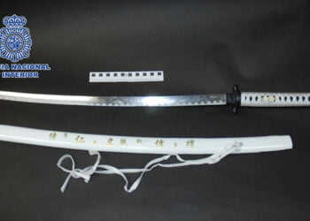 Amenazó con una katana a una vecina en Cuenca y fue a la Policía fingiendo haber sido apuñalado: ha sido detenido 7 Amenazó con una katana a una vecina en Cuenca y fue a la Policía fingiendo haber sido apuñalado ha sido detenido