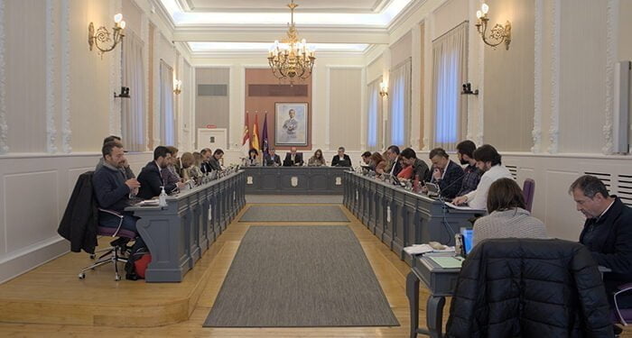 Aprobado por unanimidad conceder las medallas de oro de la ciudad a la AECC de Guadalajara y Asociación de Belenistas y de plata, al Grupo de Teatro Salesianos