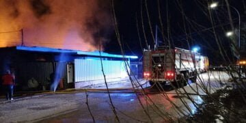 Calcinado por el fuego un taller de carpintería en Valera de Abajo