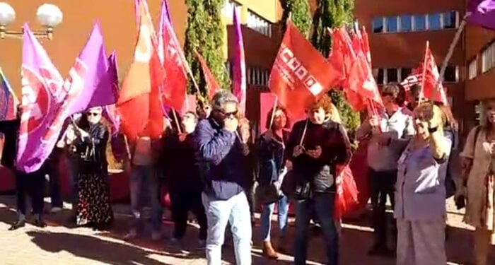 cientos de trabajadoras de la limpieza vuelven a concentrarse para pedir el desbloqueo de los convenios colectivos