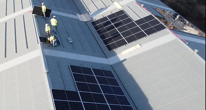 Comienza en Iniesta la instalación de la primera comunidad energética de la provincia de Cuenca