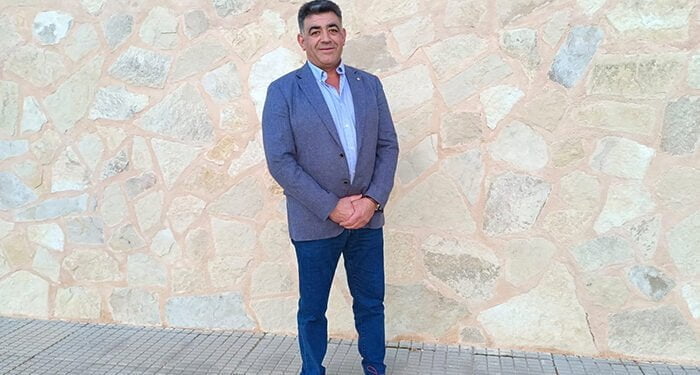 Cruz Tribaldos asume el reto de retomar la alcaldía de La Alberca del Záncara para el Partido Socialista