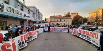 ‘Cuenca, en Marcha!’ afirma que ADIF solo ofrece a los trabajadores de la clausurada línea de ferrocarril regional trasladarse a Albacete o Utiel