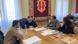 Dolz conoce los avances del proyecto para remodelar el templete del Parque de San Julián de la mano de sus responsables