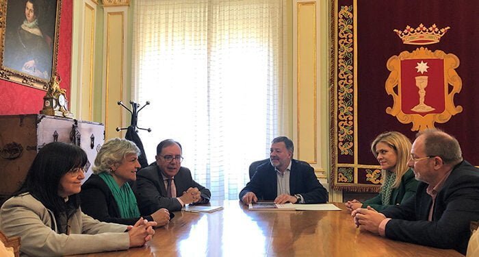 El alcalde de Cuenca y el secretario general de IIPP mantienen un encuentro de trabajo sobre el futuro Centro de Estudios Penitenciarios 1 El alcalde de Cuenca y el secretario general de IIPP mantienen un encuentro de trabajo sobre el futuro Centro de Estudios Penitenciarios