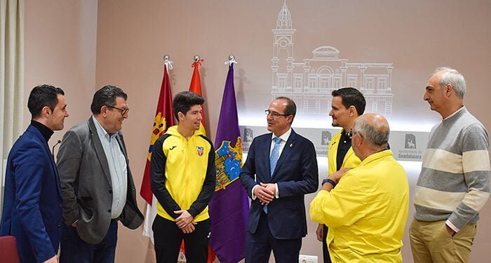 El Ayuntamiento de Guadalajara firma un convenio con el Club Deportivo Salesianos para que siga fomentando el deporte escolar entre su cantera de más de 800 niñas y niños
