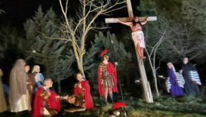 El barrio de Fuente del Oro volverá a convertirse en Vía Dolorosa este viernes y sábado gracias al Vía Crucis Viviente de la parroquia de San Julián