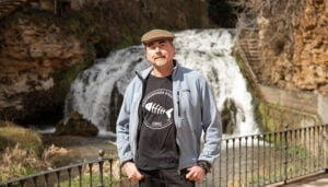 El cocinero solidario Chema de Isidro reabre el restaurante junto al río Cifuentes como La Cascada de la Raspa
