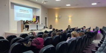 El Gobierno regional aborda con profesionales de diferentes asociaciones y familias de usuarios aspectos sobre las Prestaciones No Contributivas