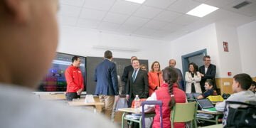 El Gobierno regional libra casi dos millones de euros para que 450 centros de Castilla-La Mancha puedan adquirir dispositivos digitales