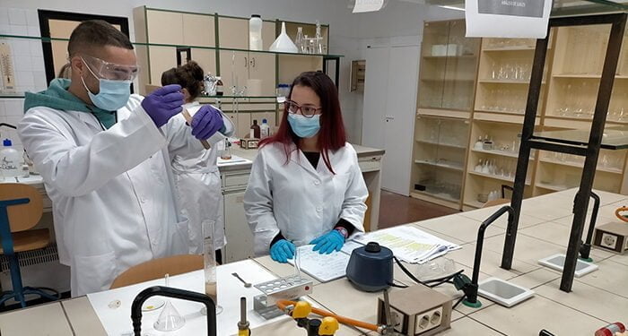 El IES José Luis Sampedro, seleccionado en la Convocatoria de Orientación de CaixaBank Dualiza por su proyecto para orientar hacia la FP 1 El IES José Luis Sampedro, seleccionado en la Convocatoria de Orientación de CaixaBank Dualiza por su proyecto para orientar hacia la FP