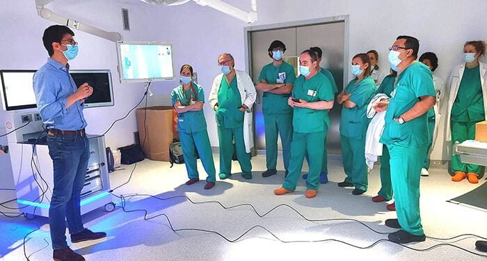 El personal del bloque quirúrgico del Hospital de Guadalajara se forma con los nuevos equipamentos en el edificio de ampliación