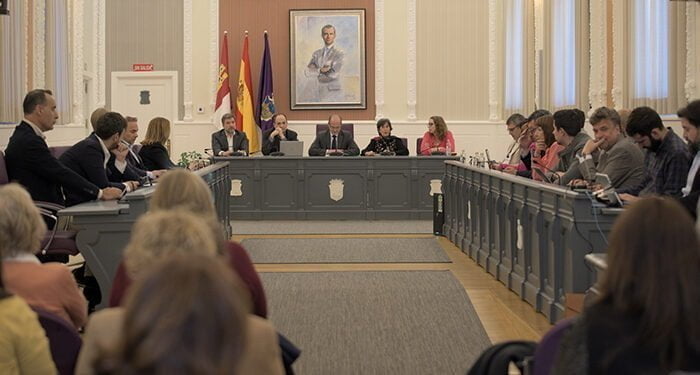 Aprobado por unanimidad la adhesión de Guadalajara a la Red Europea de Lugares y Ciudades de Cuento 1 El pleno del Ayuntamiento aprueba por unanimidad la adhesión de Guadalajara a la Red Europea de Lugares y Ciudades de Cuento