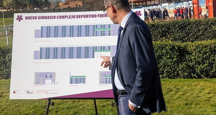 El PSOE reclama a Guarinos que abra ya el la ampliación del gimnasio de la Fuente de la Niña que Rojo puso en marcha 1 En los próximos días comenzará la obra de ampliación del gimnasio de la Fuente de la Niña